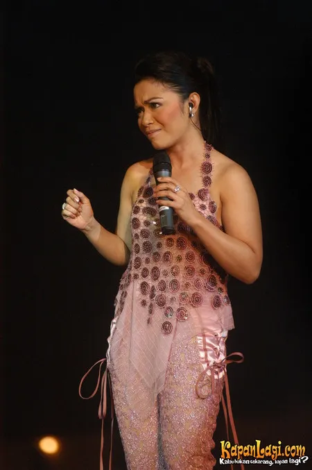 Foto Ruth Sahanaya
