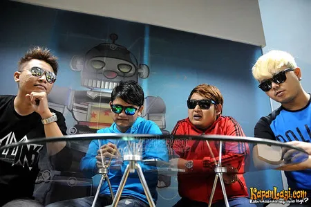 Foto ST12