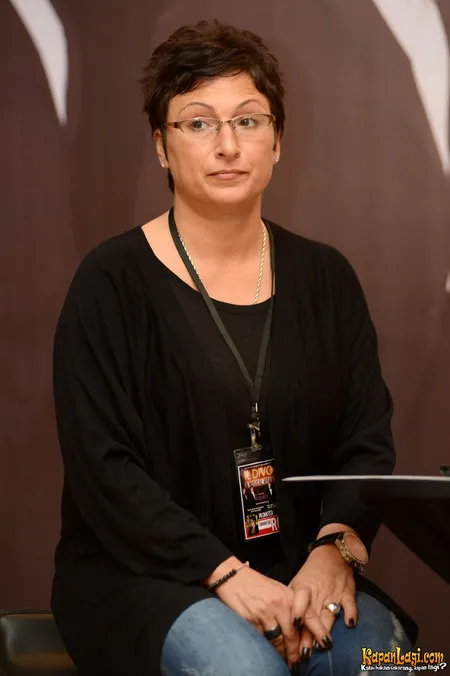 Foto Samantha Tzovolos