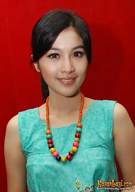 Foto Sandra Dewi