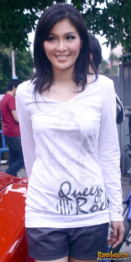Foto Sandra Dewi