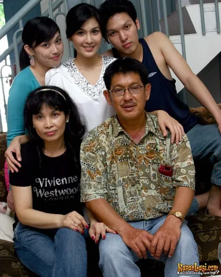 Foto Sandra Dewi