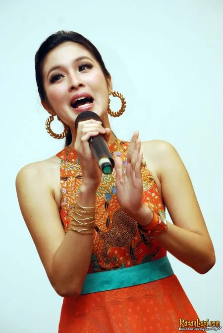 Foto Sandra Dewi