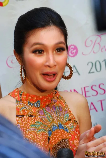 Foto Sandra Dewi