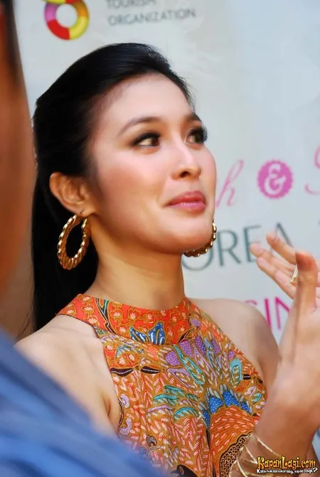 Foto Sandra Dewi