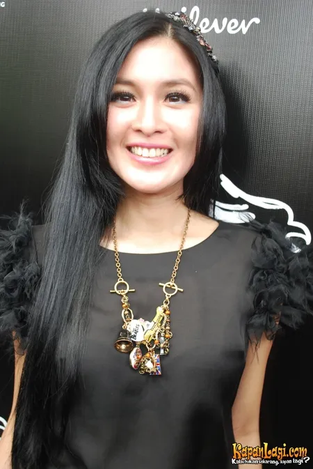 Foto Sandra Dewi