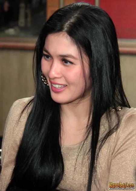 Foto Sandra Dewi