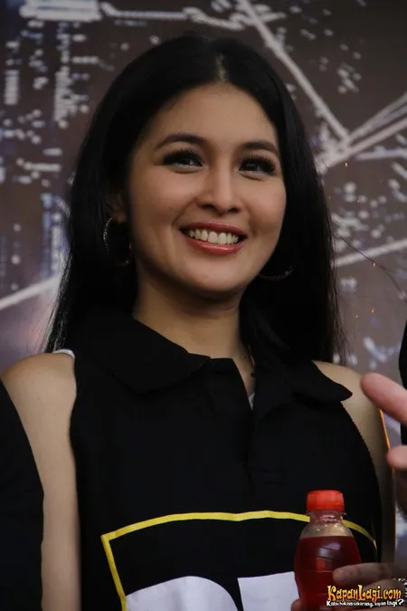 Foto Sandra Dewi