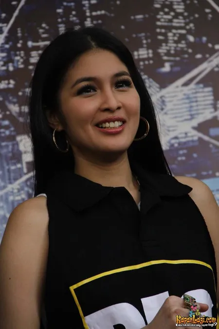 Foto Sandra Dewi