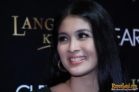 Foto Sandra Dewi