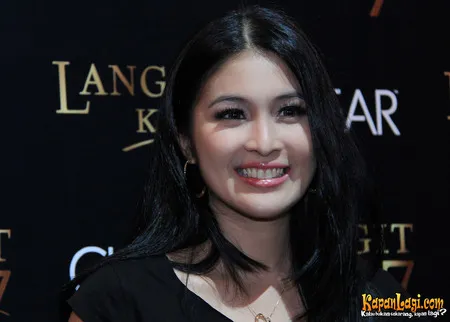 Foto Sandra Dewi