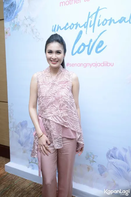 Foto Sandra Dewi