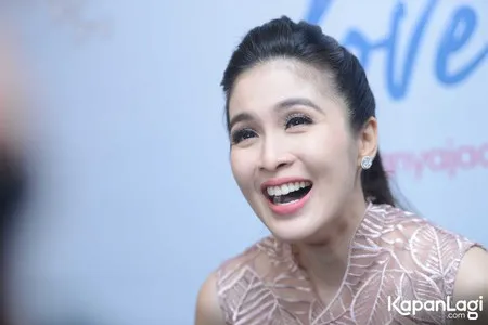 Foto Sandra Dewi