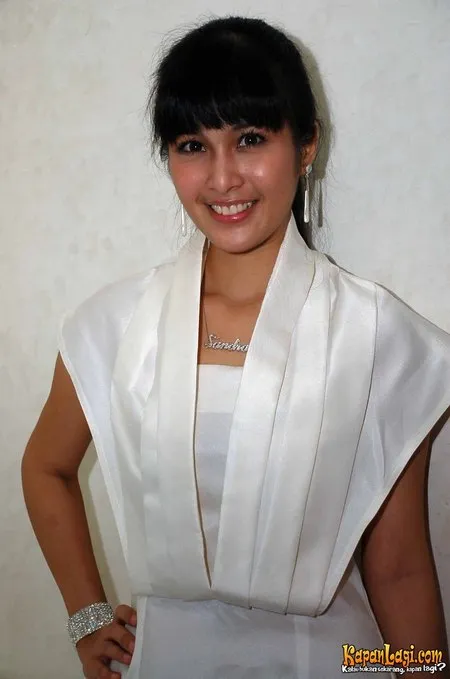 Foto Sandra Dewi
