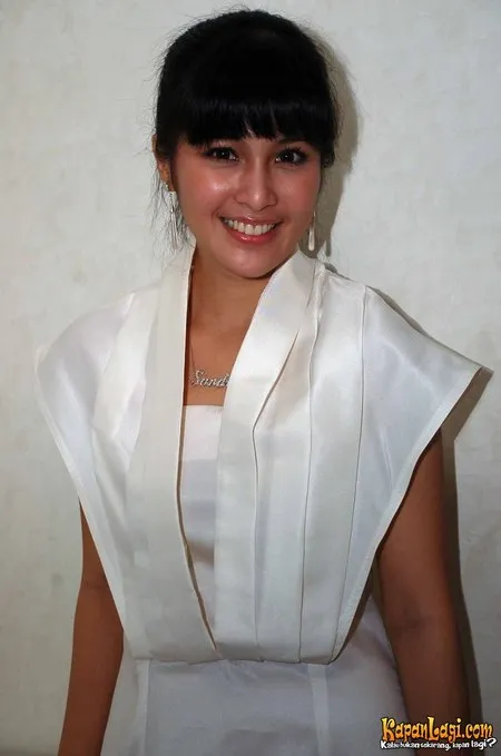 Foto Sandra Dewi