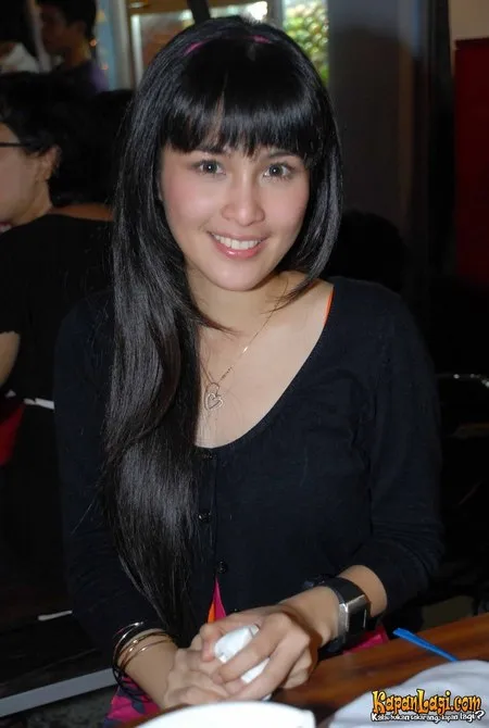 Foto Sandra Dewi