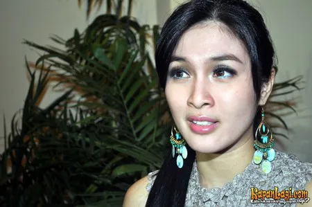 Foto Sandra Dewi