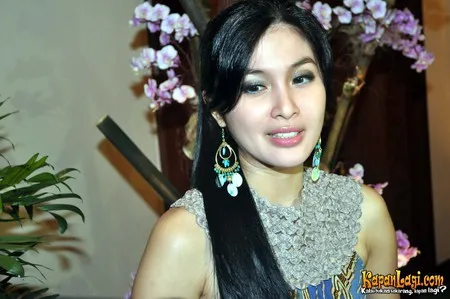 Foto Sandra Dewi