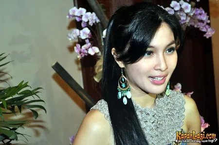 Foto Sandra Dewi