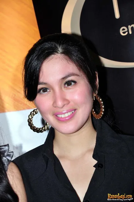Foto Sandra Dewi