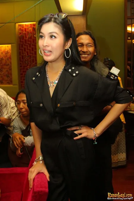 Foto Sandra Dewi