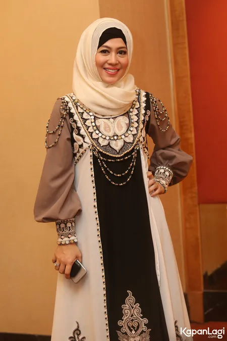 Foto Santi Widihastuti