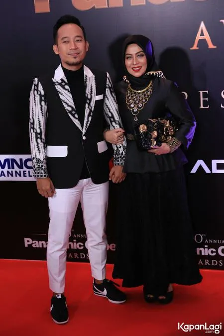 Foto Santi Widihastuti