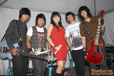 Foto Sharah Band