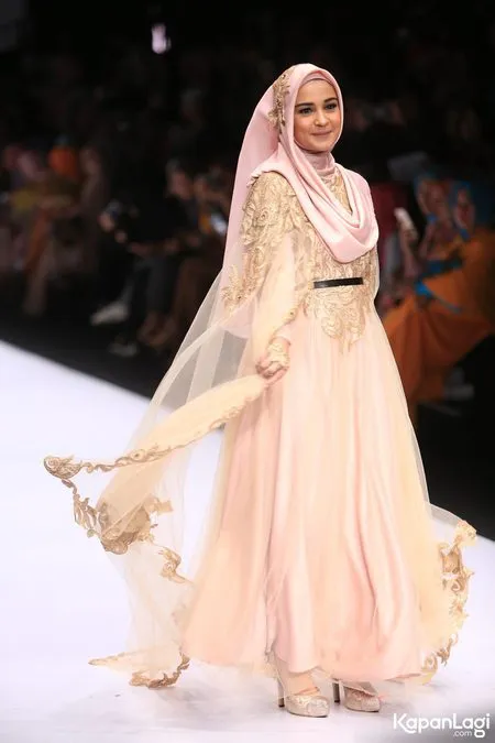 Foto Shireen Sungkar. Nomor Foto: 1983