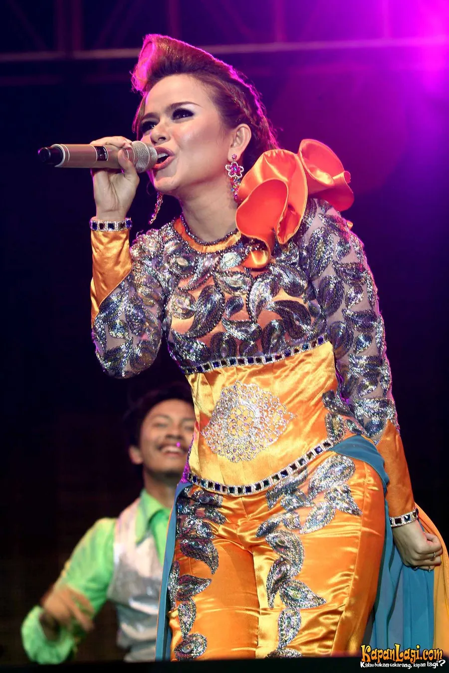 Penampilan Siti Liza di acara Jakarta Night Festival. ©KapanLagi.com