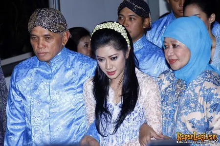 Foto Siti Ruby Aliya Rajasa