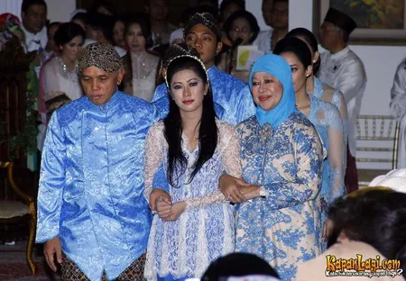 Foto Siti Ruby Aliya Rajasa