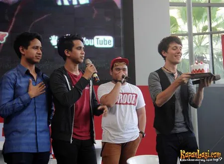 Foto Skinny Indonesian 24