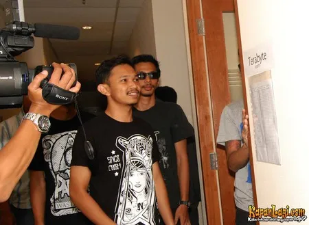 Foto Snickers and the Chicken Fighter