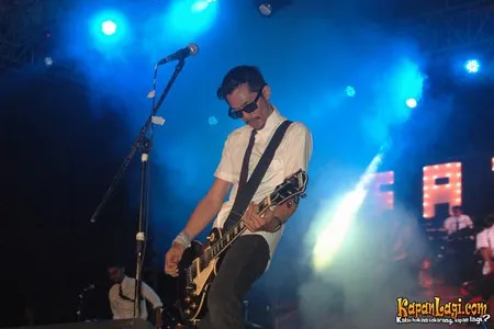 Foto Snickers and the Chicken Fighter