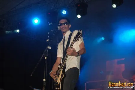 Foto Snickers and the Chicken Fighter