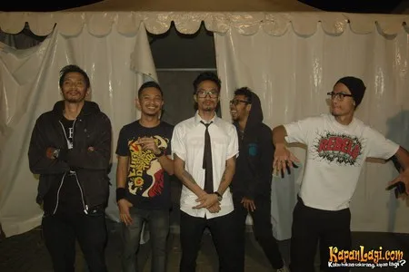 Foto Snickers and the Chicken Fighter