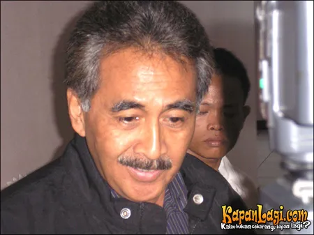 Foto Sophan Sophiaan