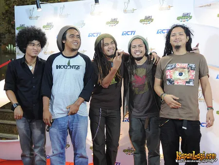 Foto Steven and The Coconut Treez