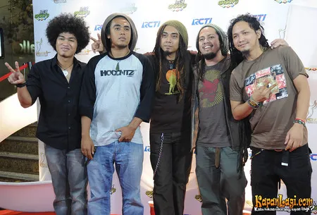 Foto Steven and The Coconut Treez