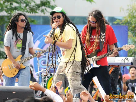 Foto Steven and The Coconut Treez