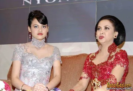 Foto Sundari Soekotjo