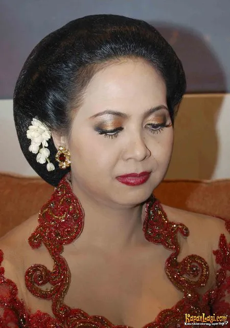 Foto Sundari Soekotjo