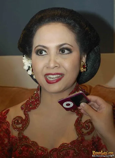 Foto Sundari Soekotjo