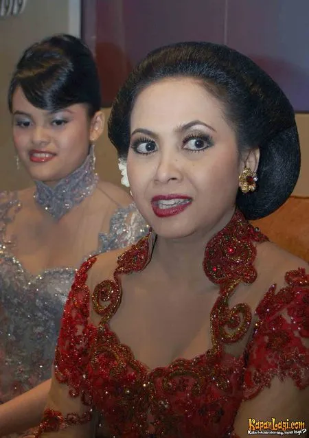 Foto Sundari Soekotjo