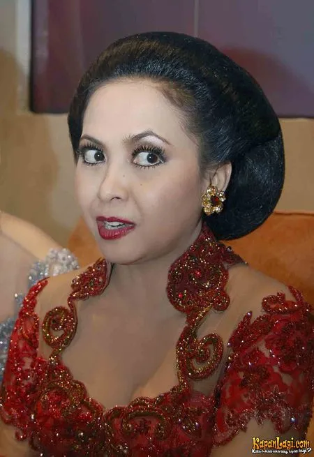 Foto Sundari Soekotjo