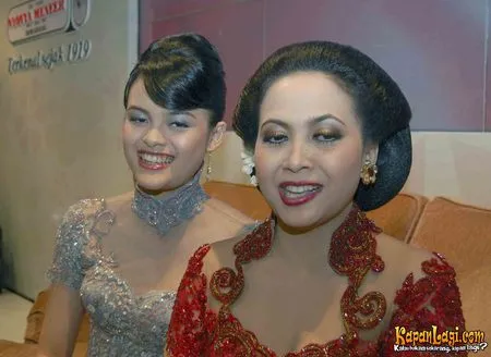 Foto Sundari Soekotjo