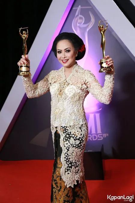 Foto Sundari Soekotjo