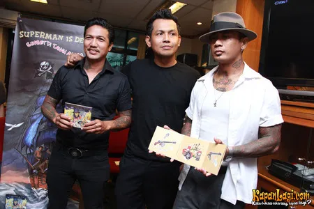 Foto Superman Is Dead