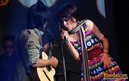 Foto Syaharani and Queenfireworks